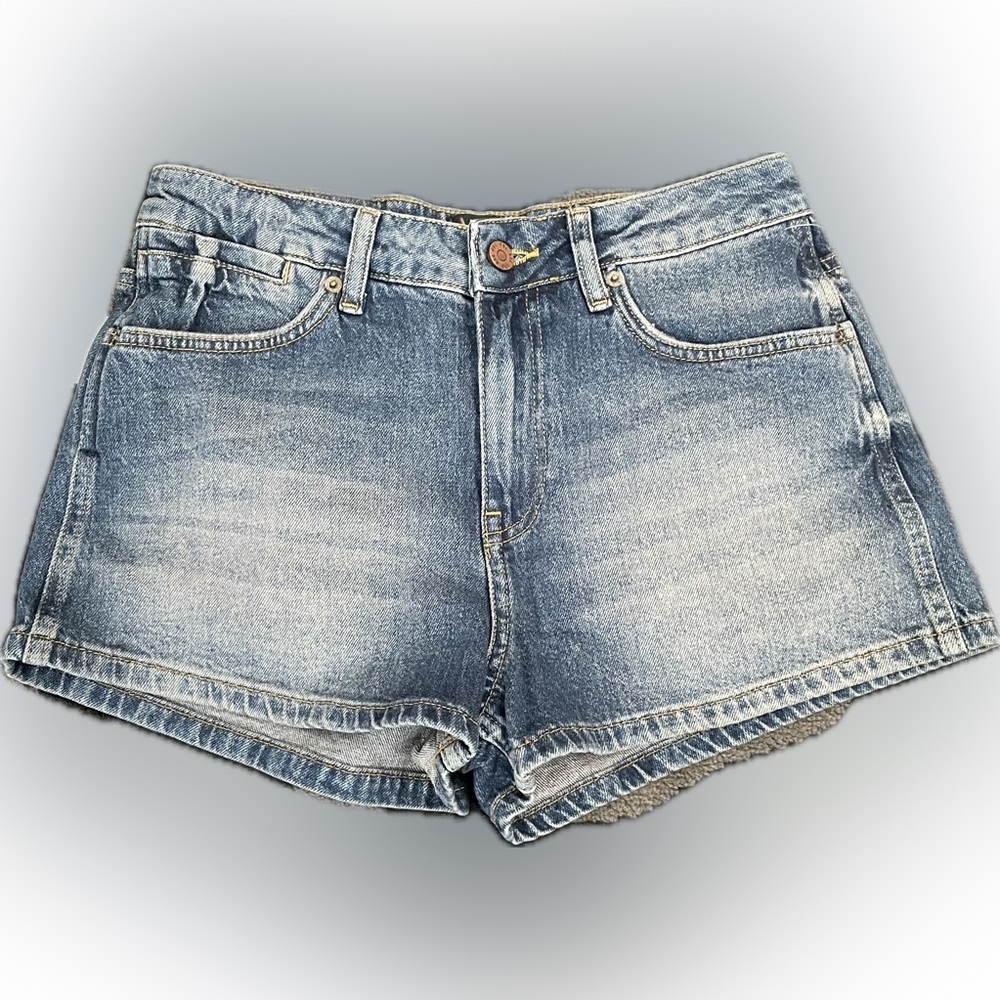 🆕 BDG Low Rise Shortie